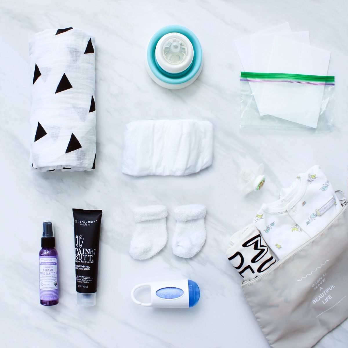 items to pack in a diaper emergency baby kit.