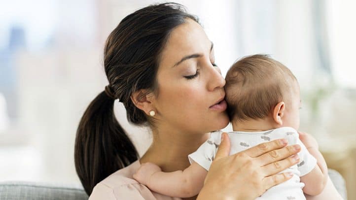 mom singing to baby to help baby sleep