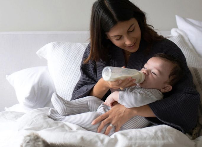 mom feeding baby bobbie formulaBobbie Infant Formula: What's the Big Deal About It?