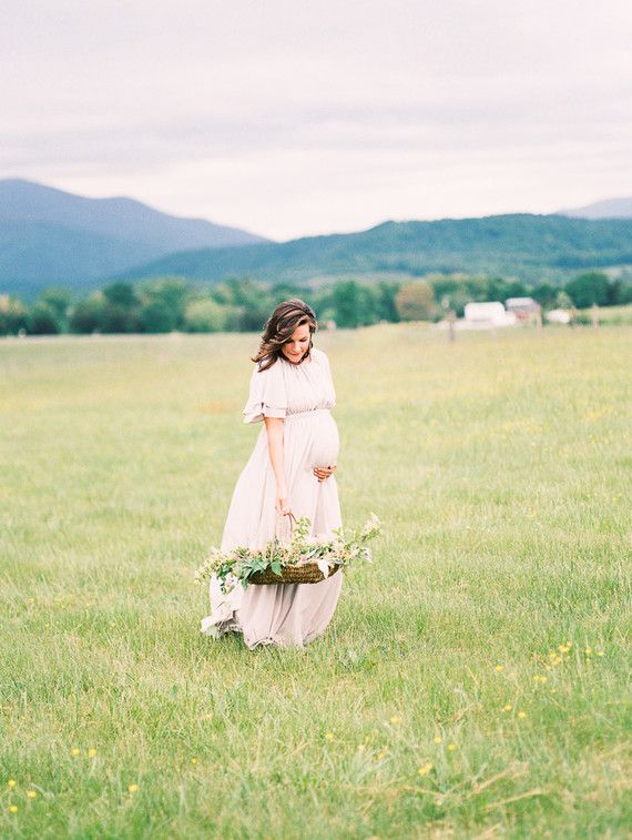 The Best Spots For Spring Maternity Photos