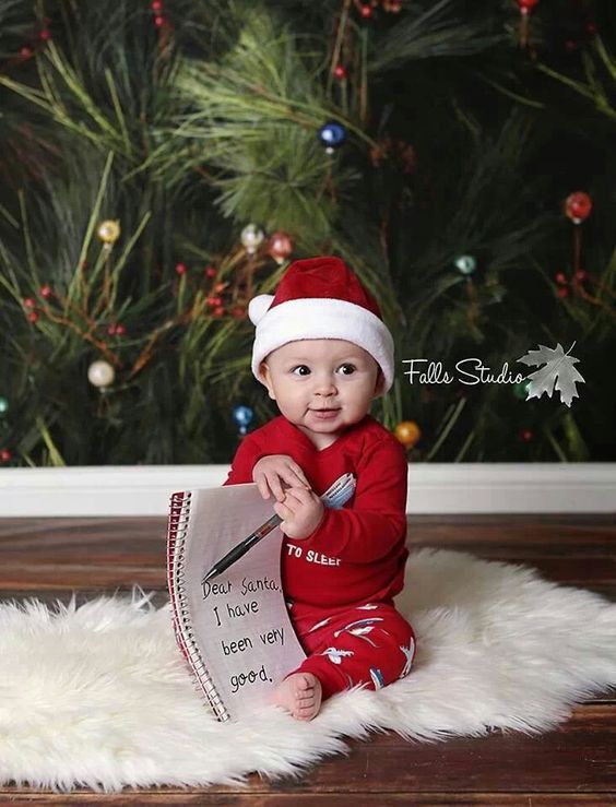 10 Adorable Holiday Photo Shoot Ideas for Baby's 1st Christmas