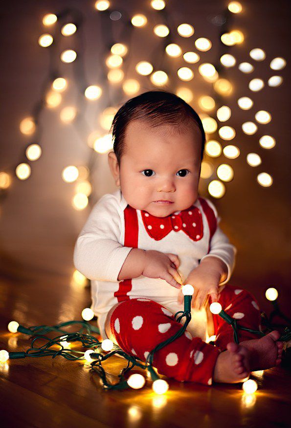 11 Practical  Super Easy Tips for Your Baby's First Christmas Photo S