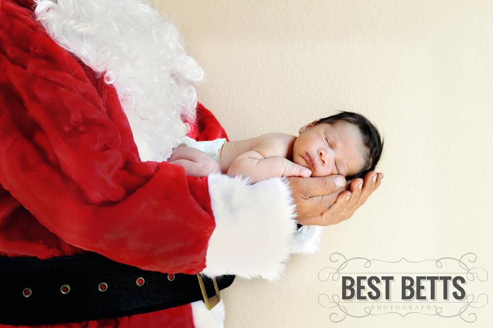 11 Practical  Super Easy Tips for Your Baby's First Christmas Photo S