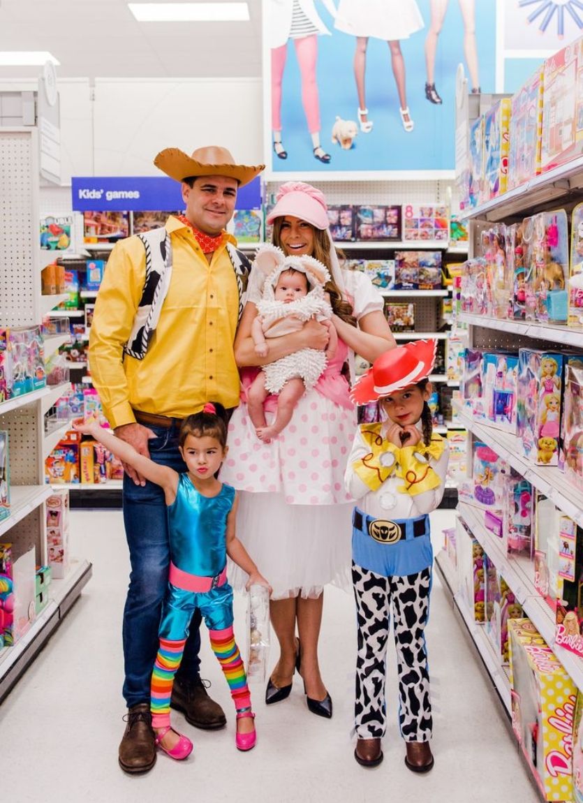 toy story family costume with newborn and kids