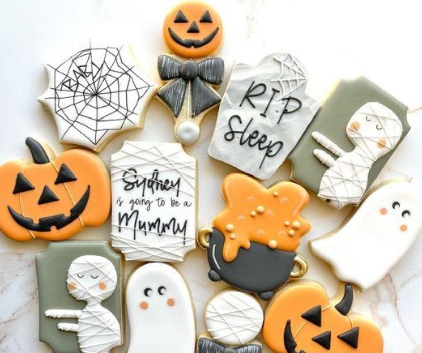 custom pregnancy announcemet halloween cookies