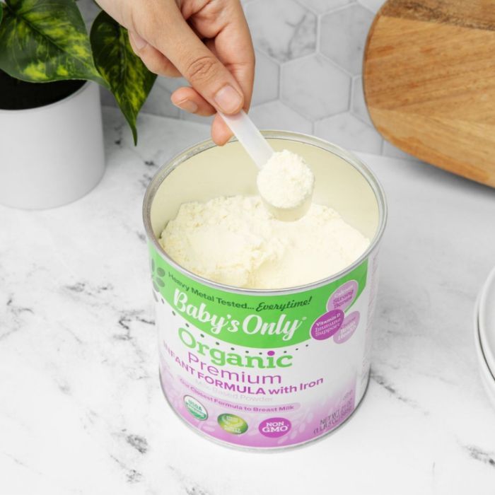 open can of baby's only organic premium infant formula